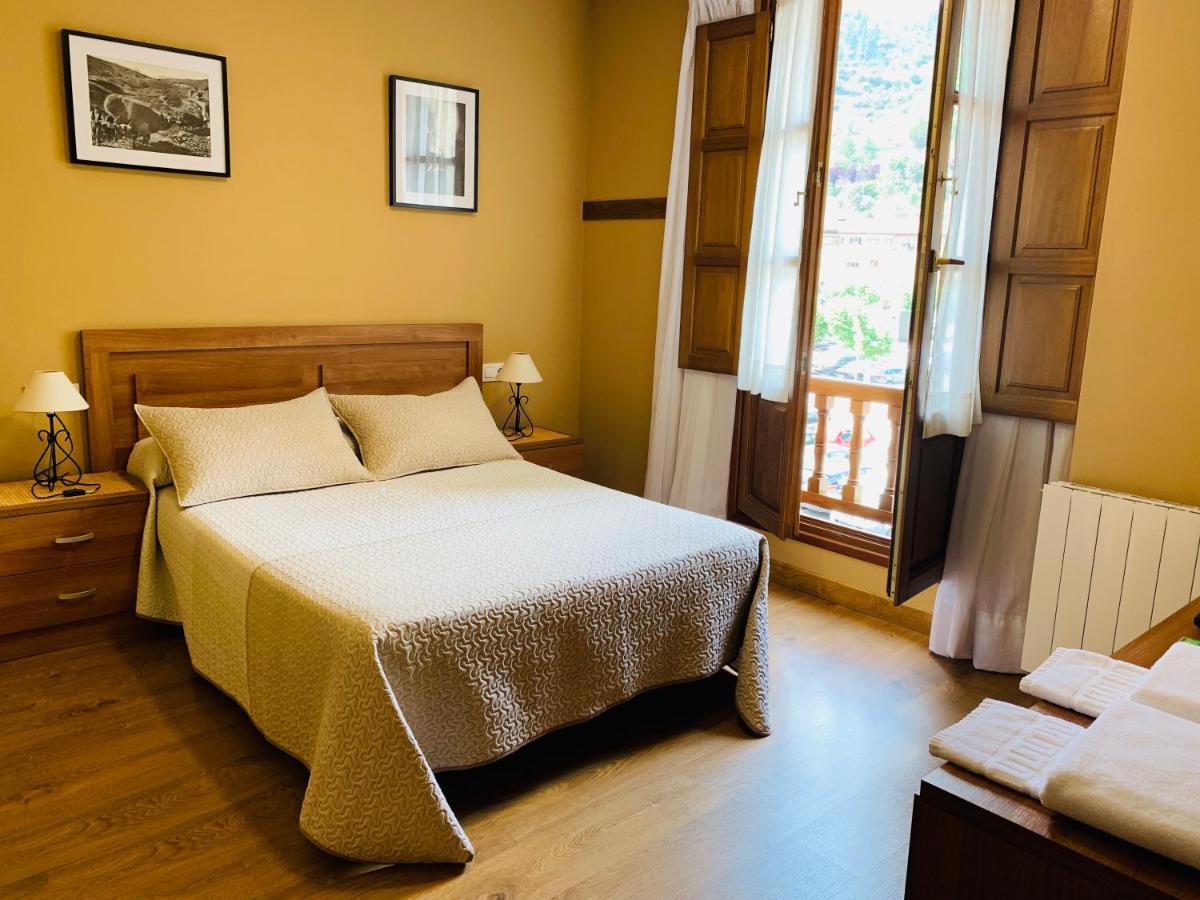 波特斯 Hostal La Serna酒店 外观 照片