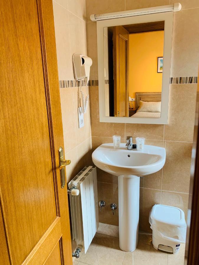 波特斯 Hostal La Serna酒店 外观 照片